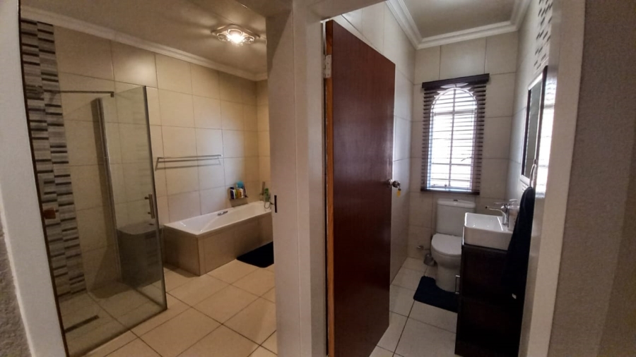 4 Bedroom Property for Sale in Van Der Hoff Park North West